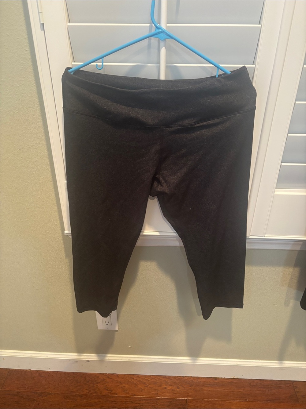 lululemon athletica Black Straight Leg Cropped Pants